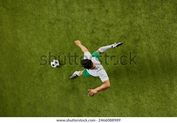 阿利亚迭雷父子分别身穿皇马与阿森纳球衣，晒出对弈图片